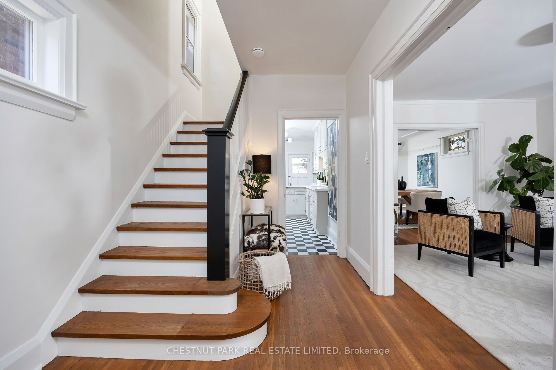 132 Hillsdale Ave W