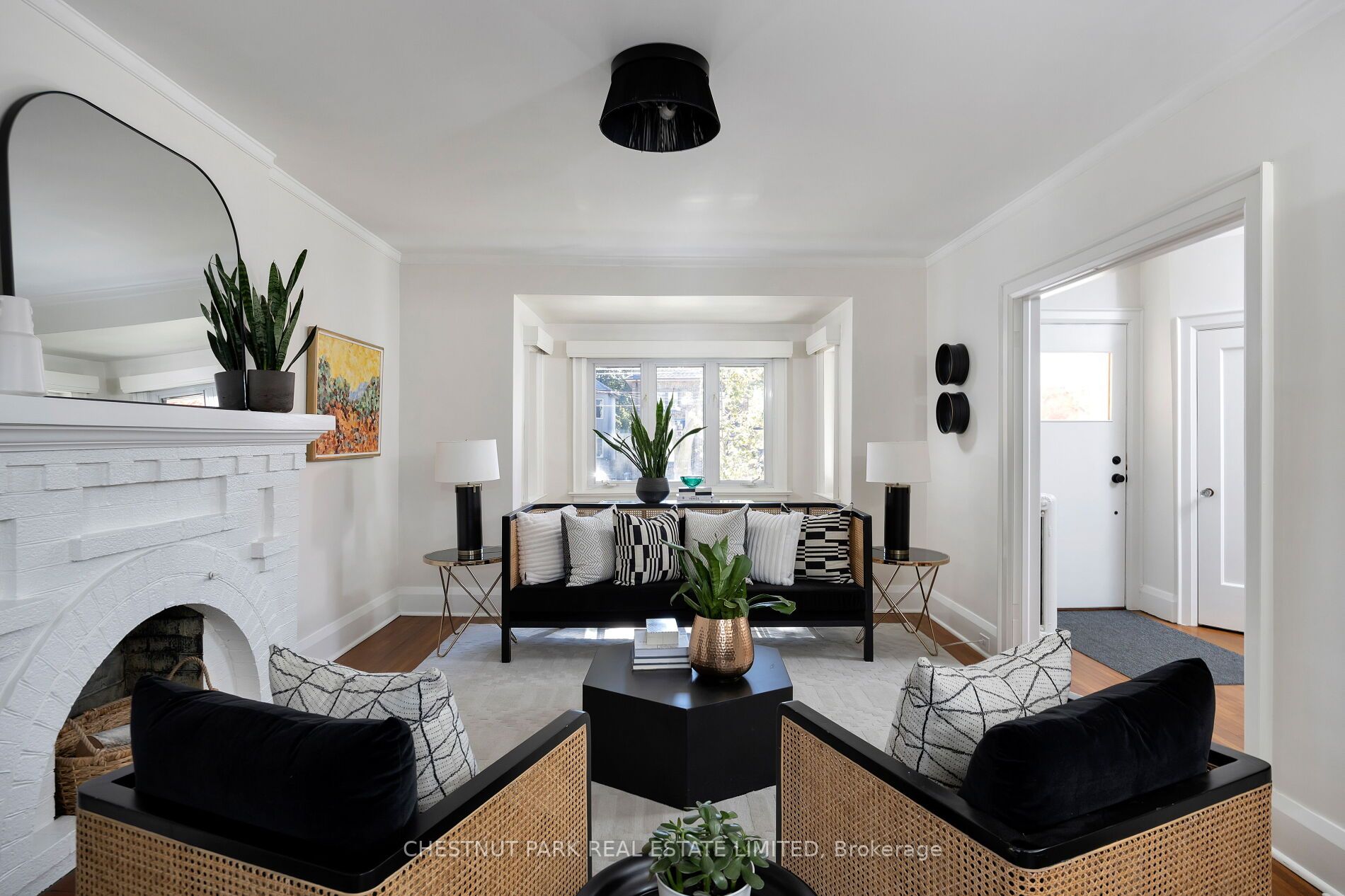 132 Hillsdale Ave W