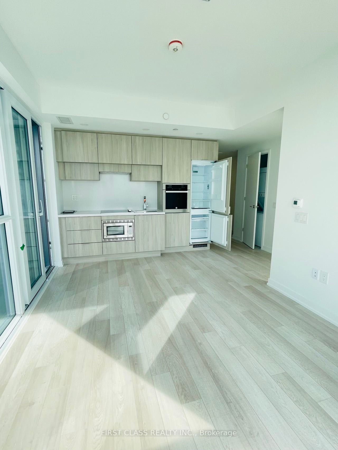 39 Roehampton Ave, #2205