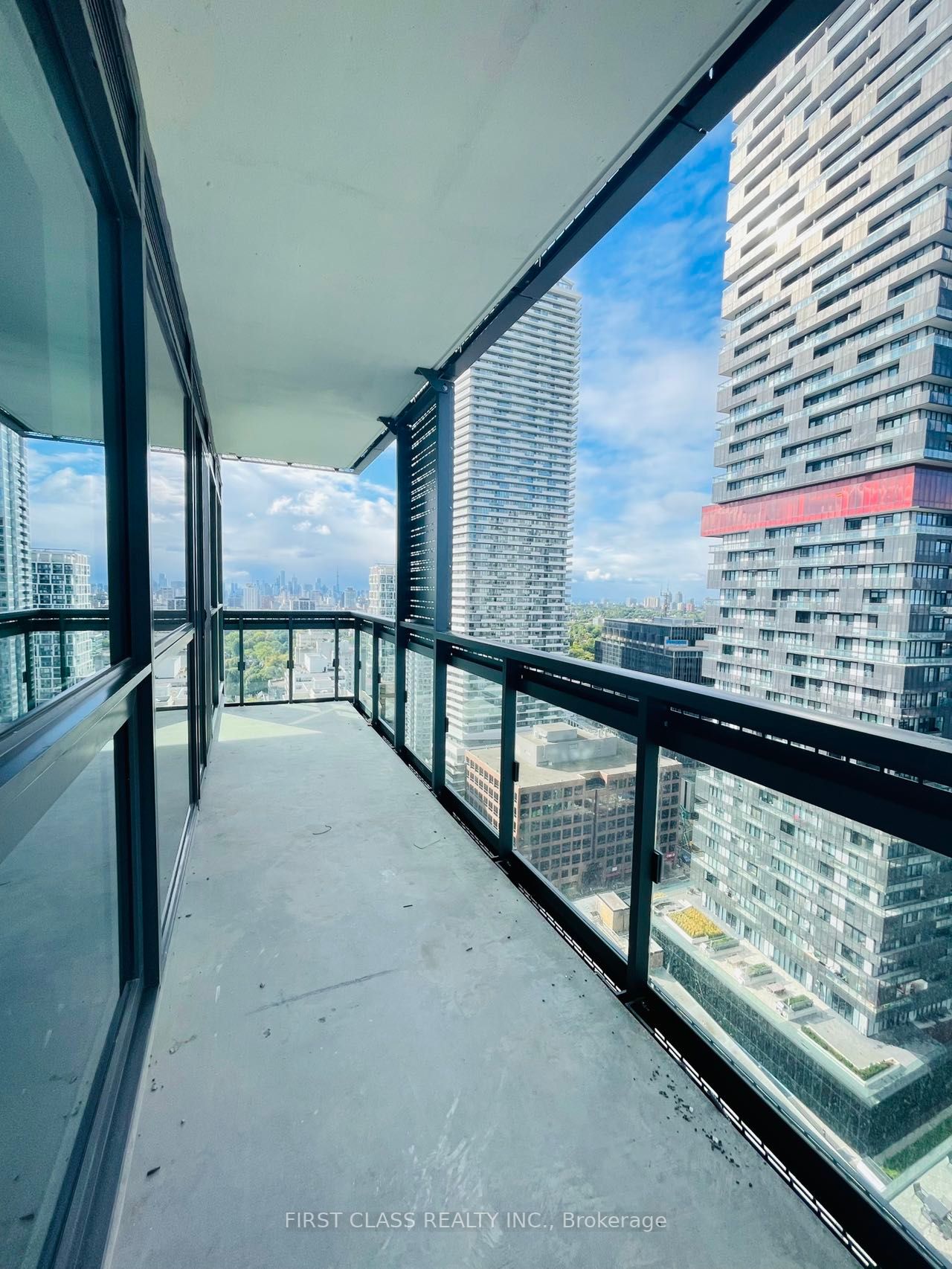 39 Roehampton Ave, #2205
