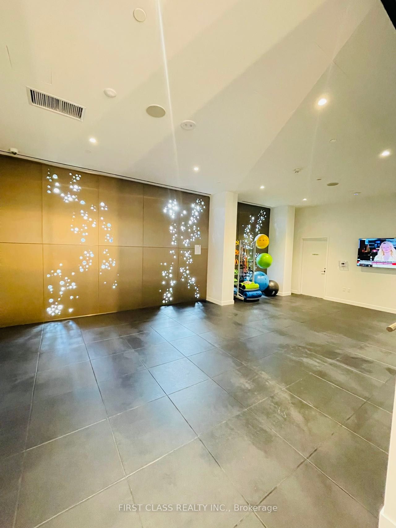 39 Roehampton Ave, #2205