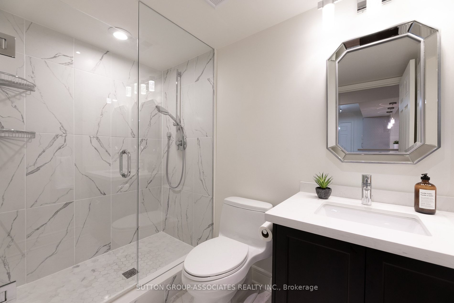 123 Eglinton Ave E, #808