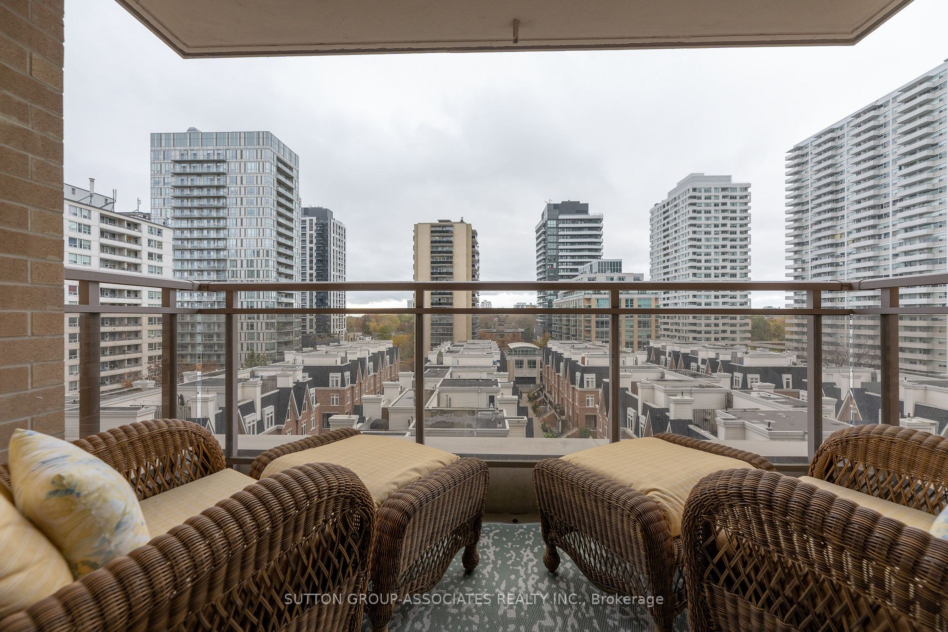 123 Eglinton Ave E, #808