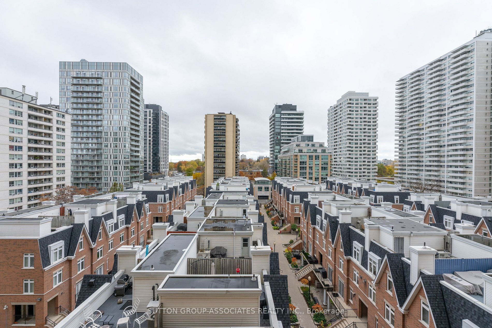 123 Eglinton Ave E, #808