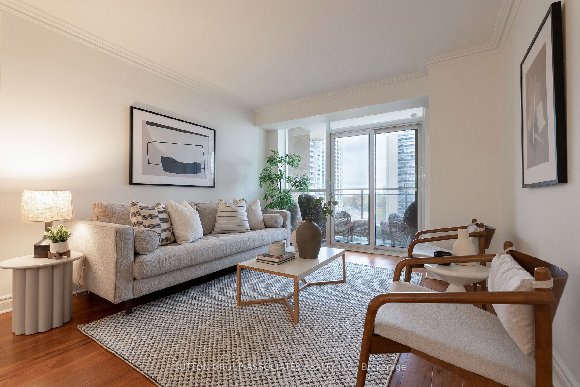 123 Eglinton Ave E, #808