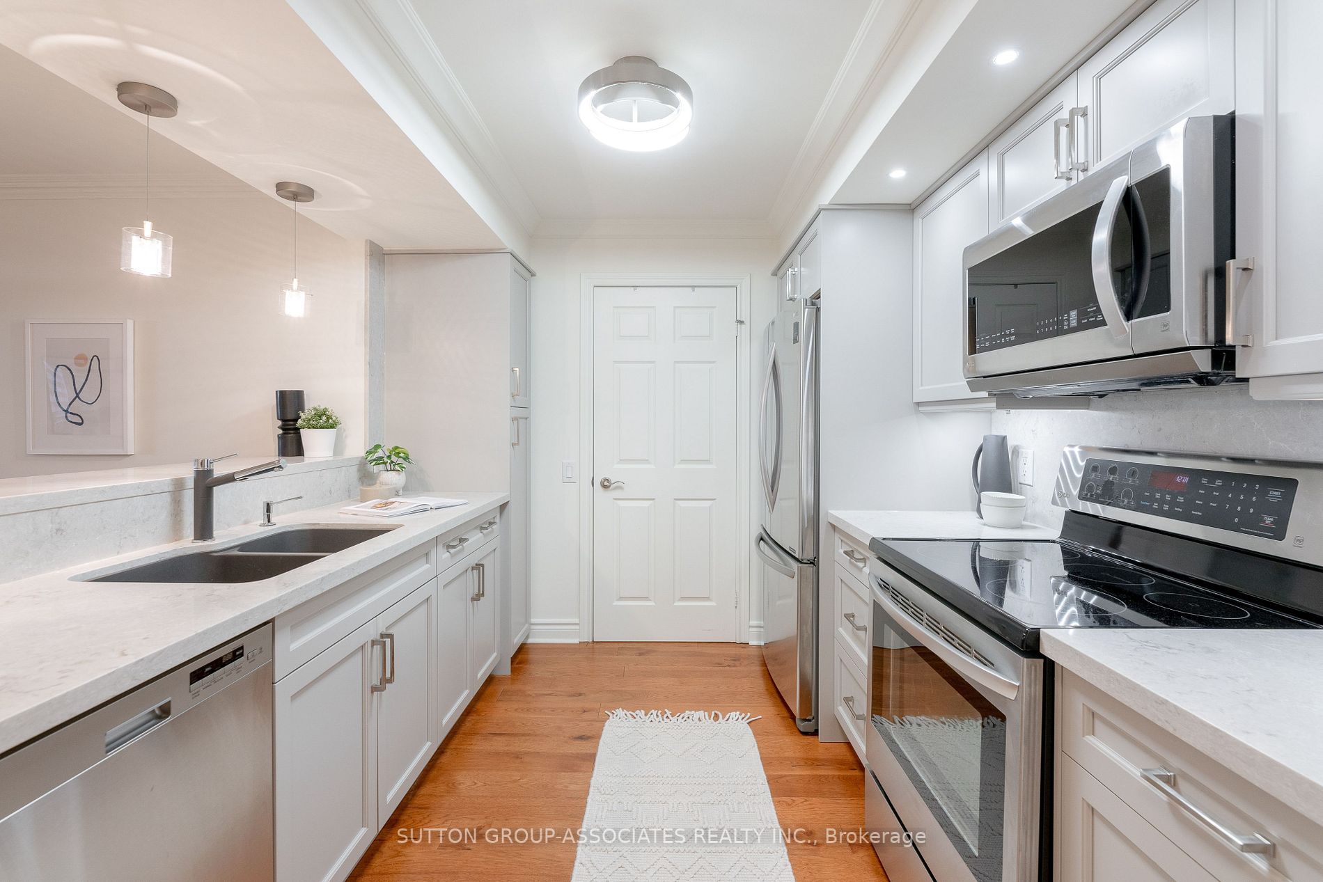 123 Eglinton Ave E, #808