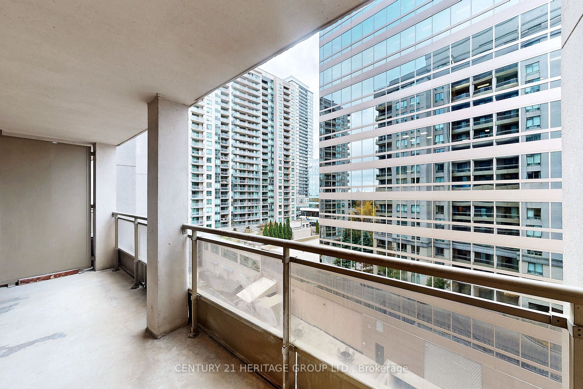 260 Doris Ave, #811