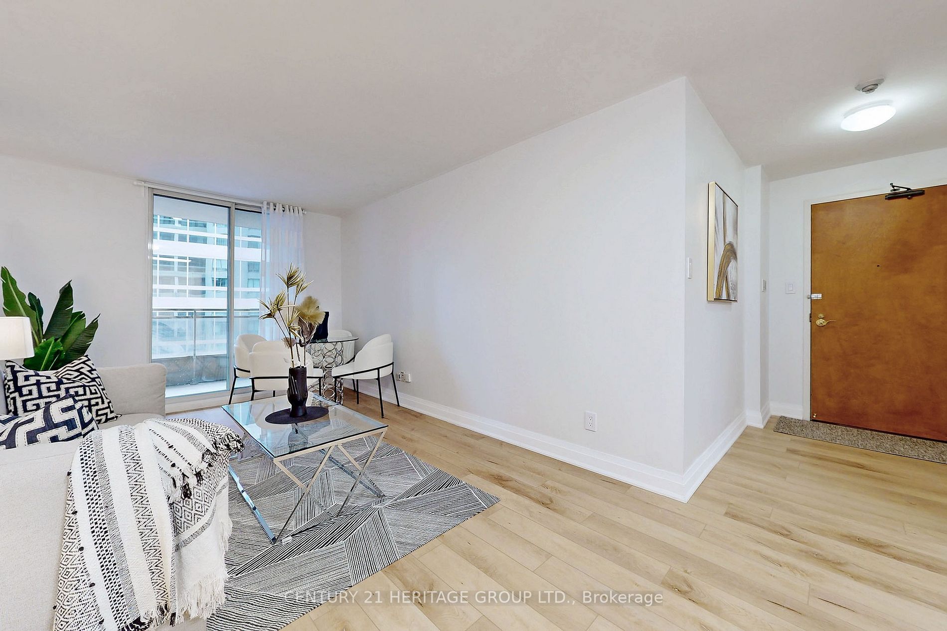 260 Doris Ave, #811