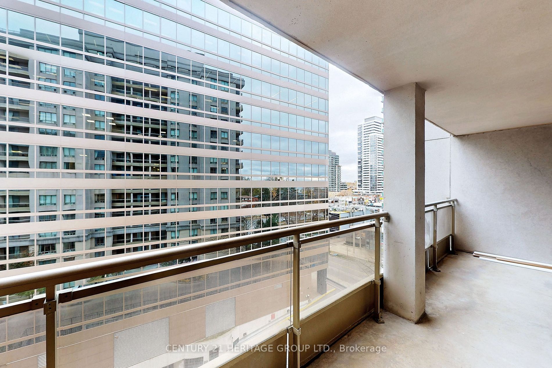 260 Doris Ave, #811