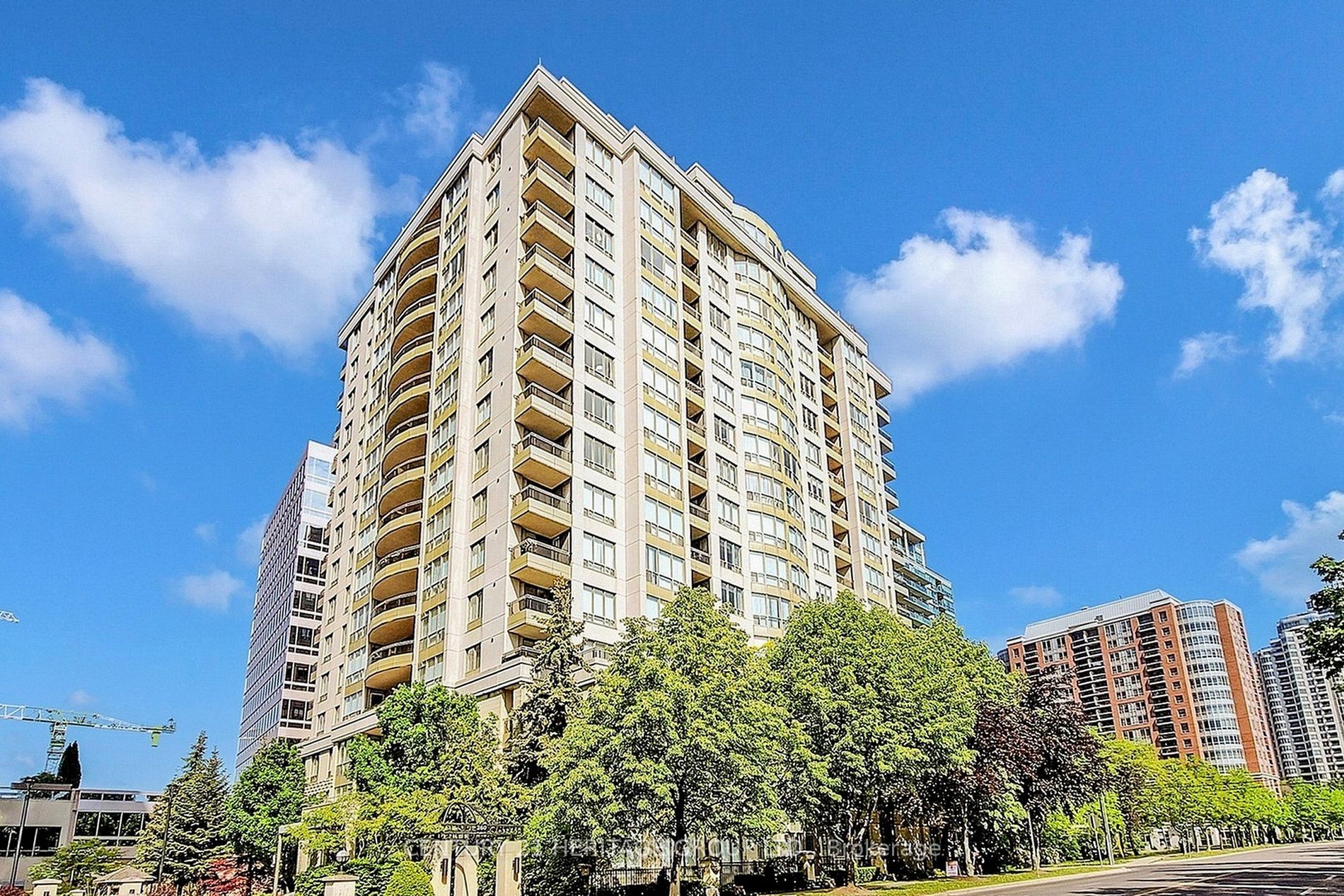260 Doris Ave, #811