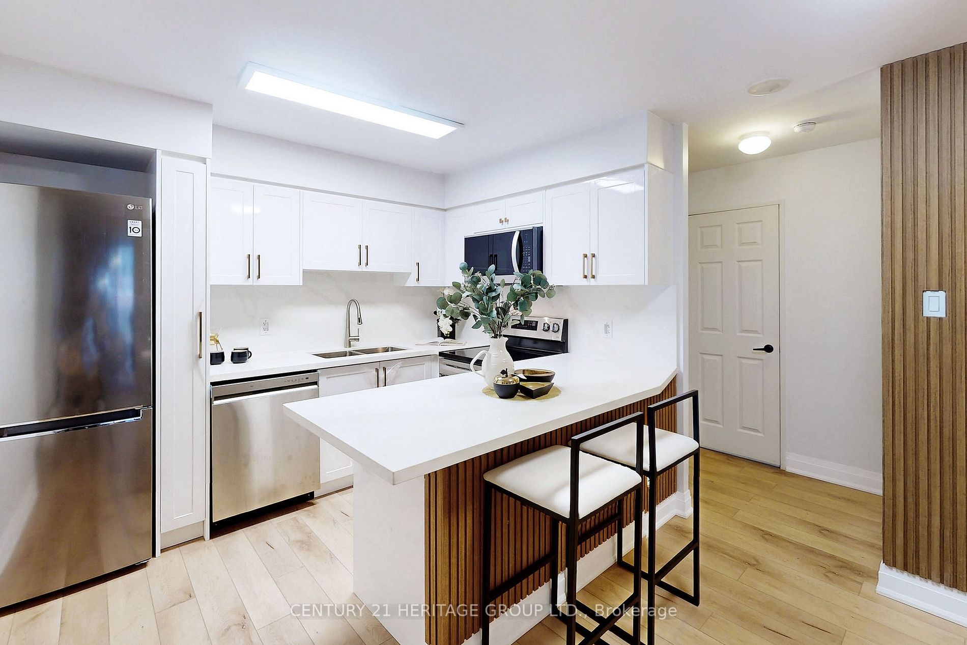 260 Doris Ave, #811