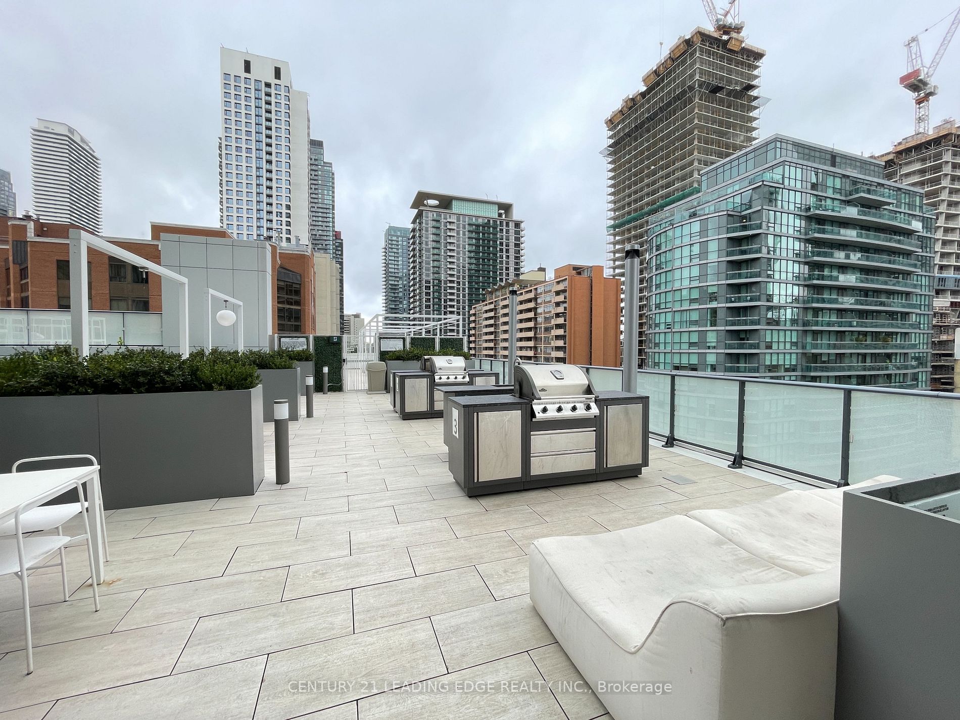 161 Roehampton Ave, #1102