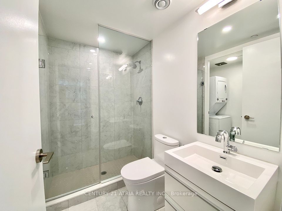 39 Roehampton Ave, #707