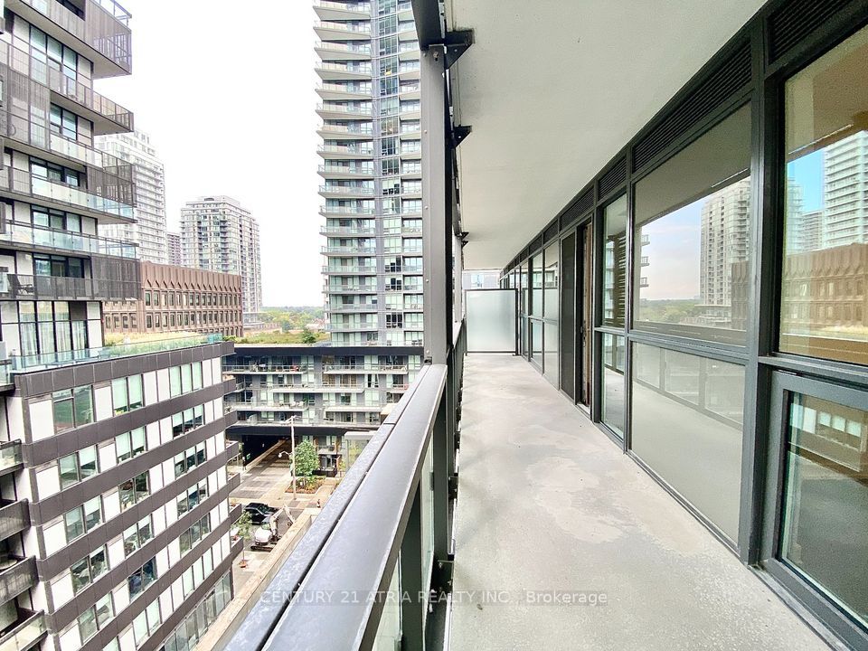 39 Roehampton Ave, #707