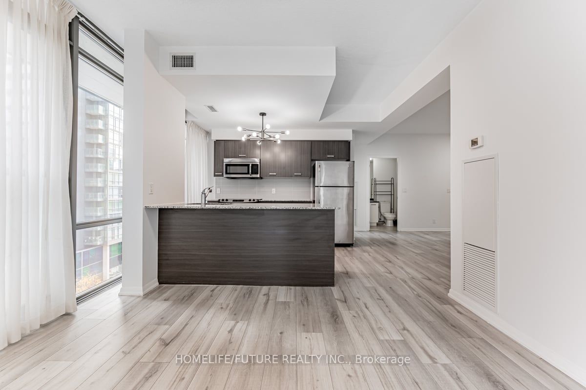 832 Bay St, #605