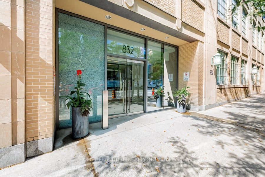 832 Bay St, #605