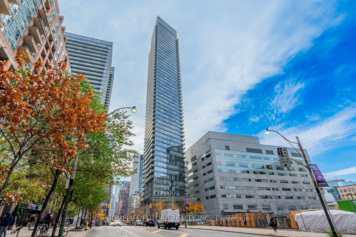 832 Bay St, #605