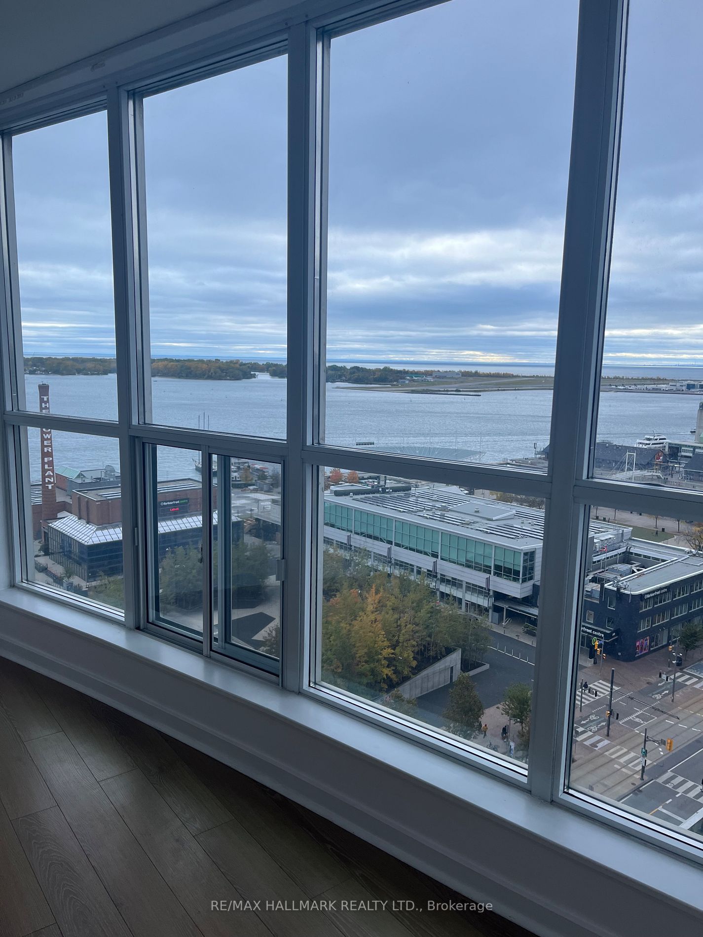 208 Queens Quay W, #1712