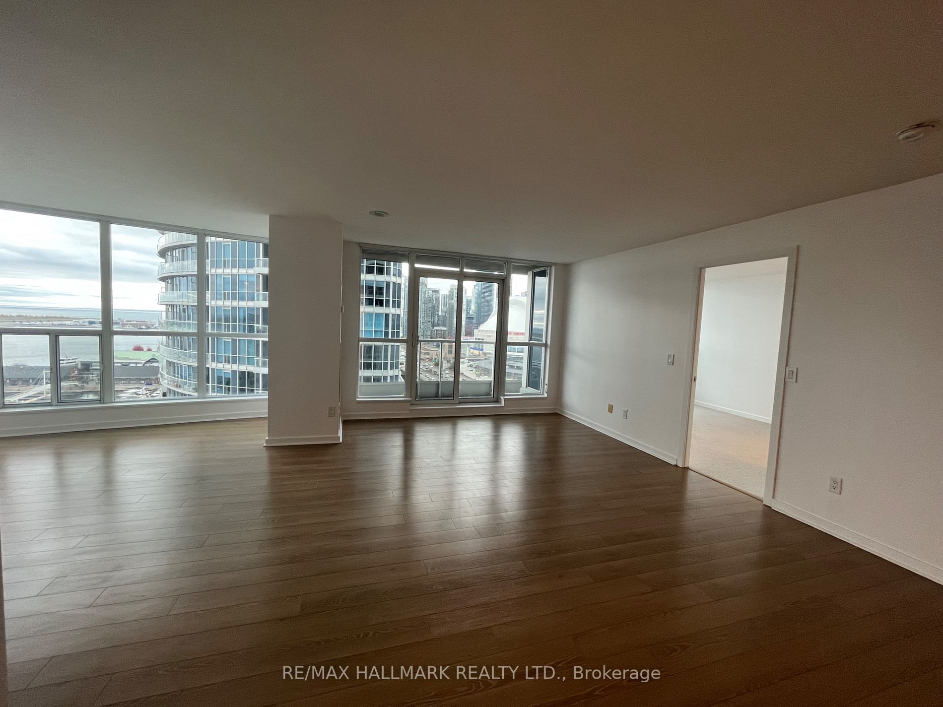 208 Queens Quay W, #1712