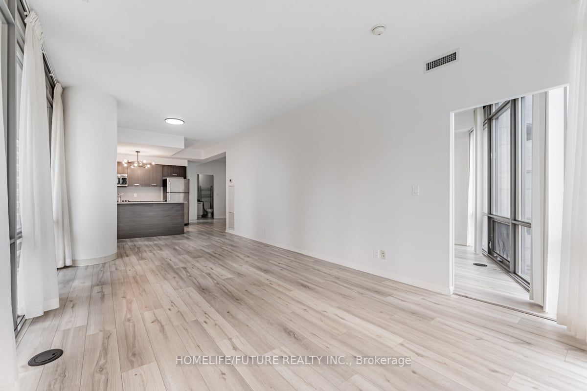 832 Bay St, #605