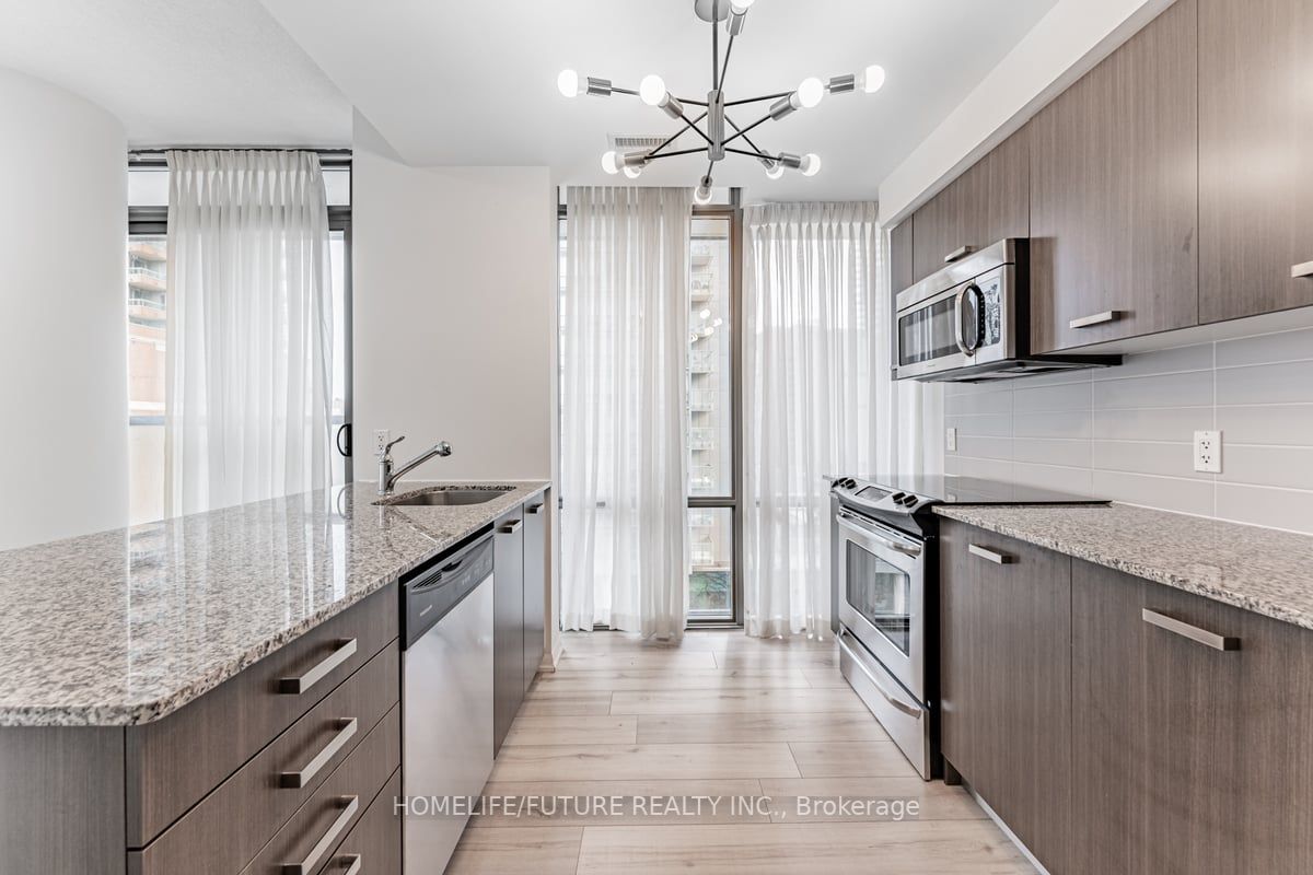 832 Bay St, #605