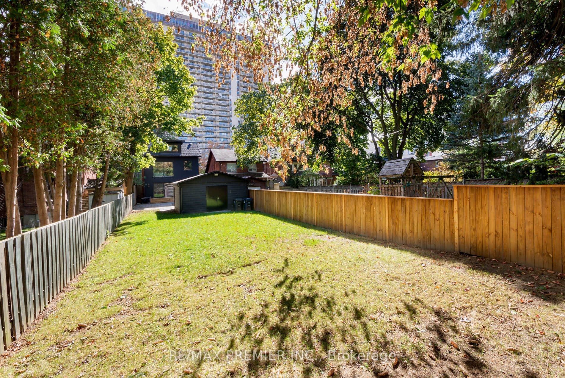 188 Keewatin Ave E