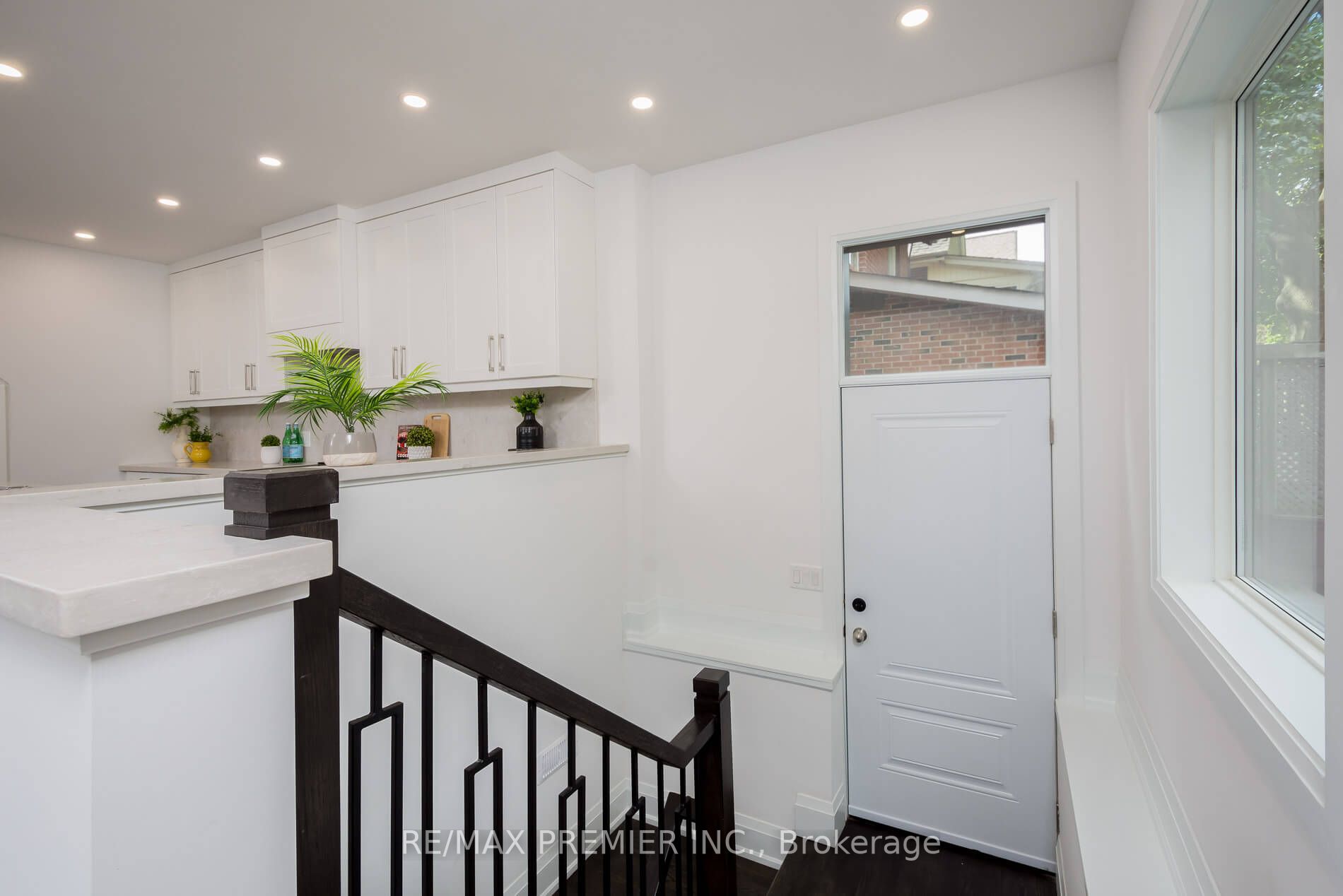 188 Keewatin Ave E
