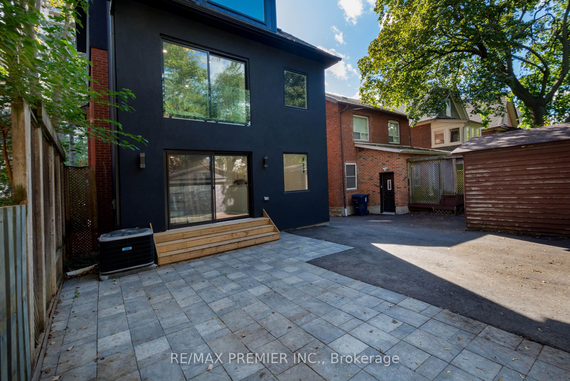188 Keewatin Ave E