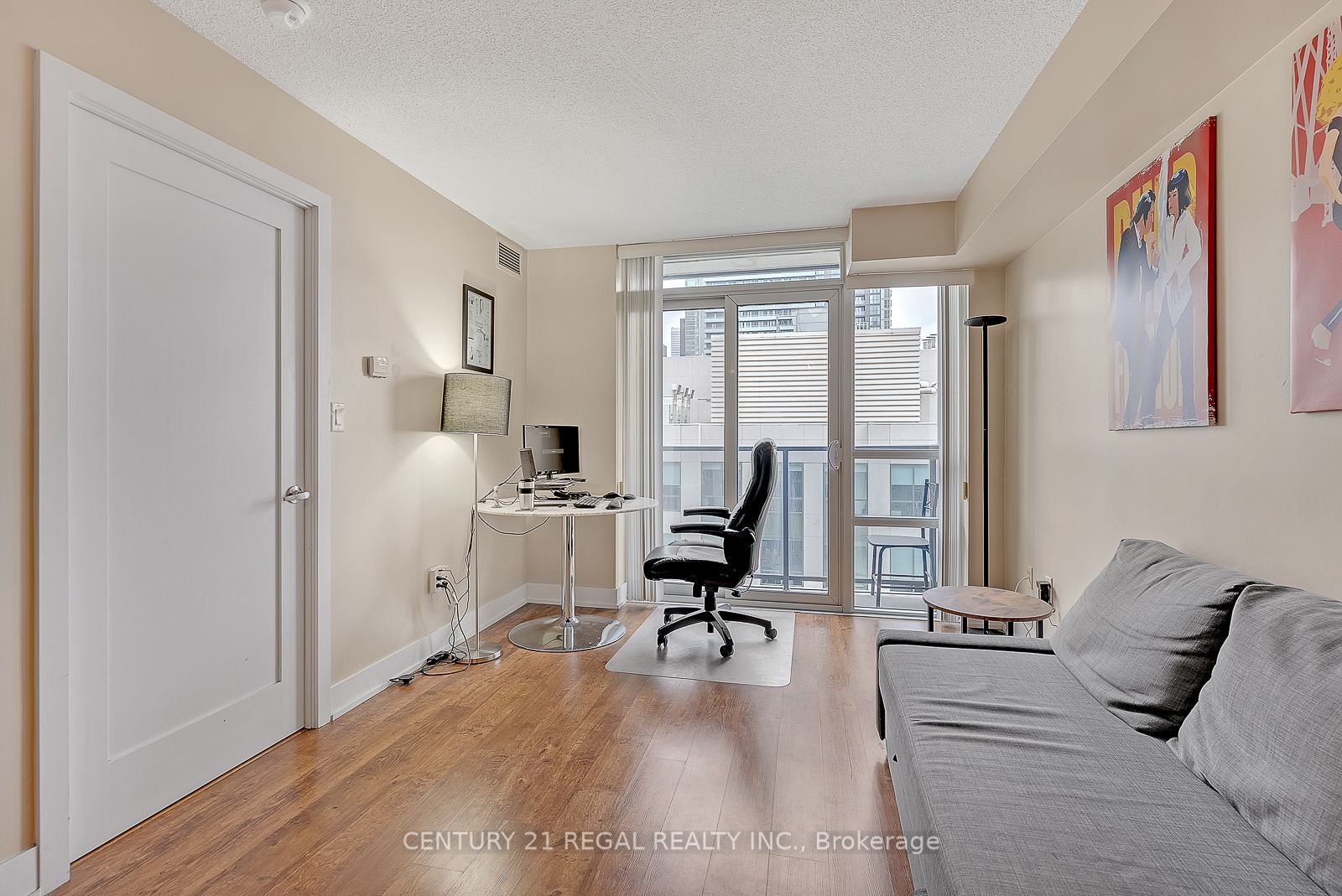 20 Blue Jays Way, #1812