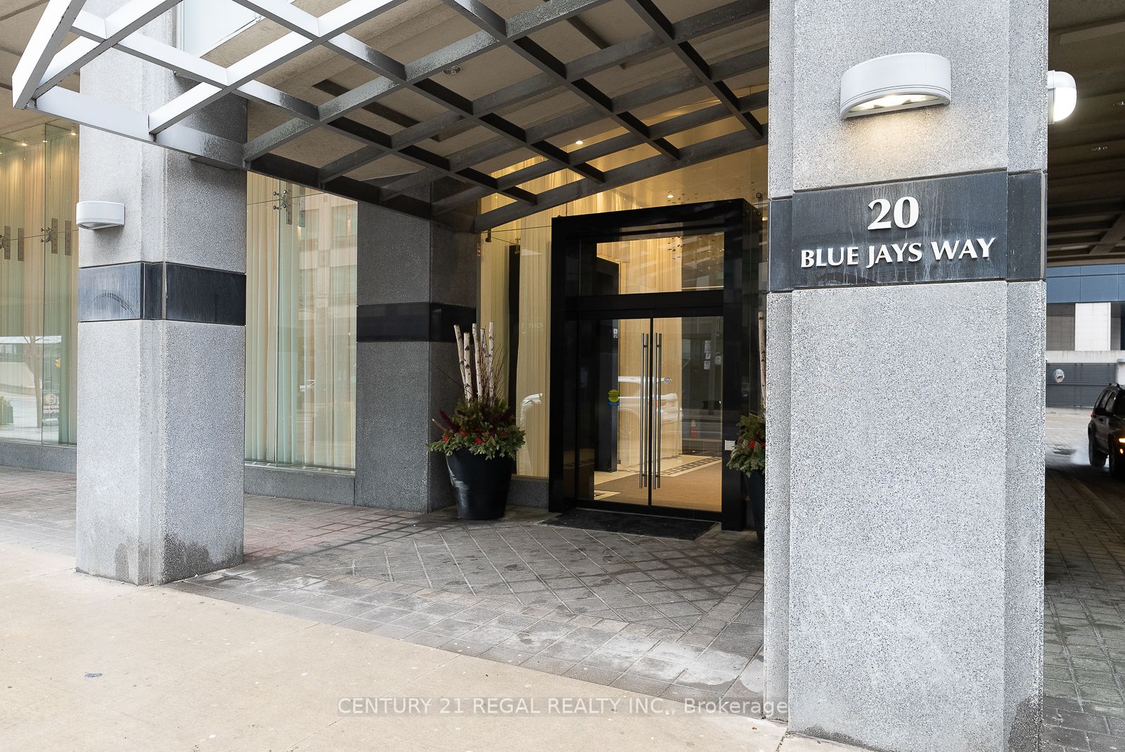 20 Blue Jays Way, #1812