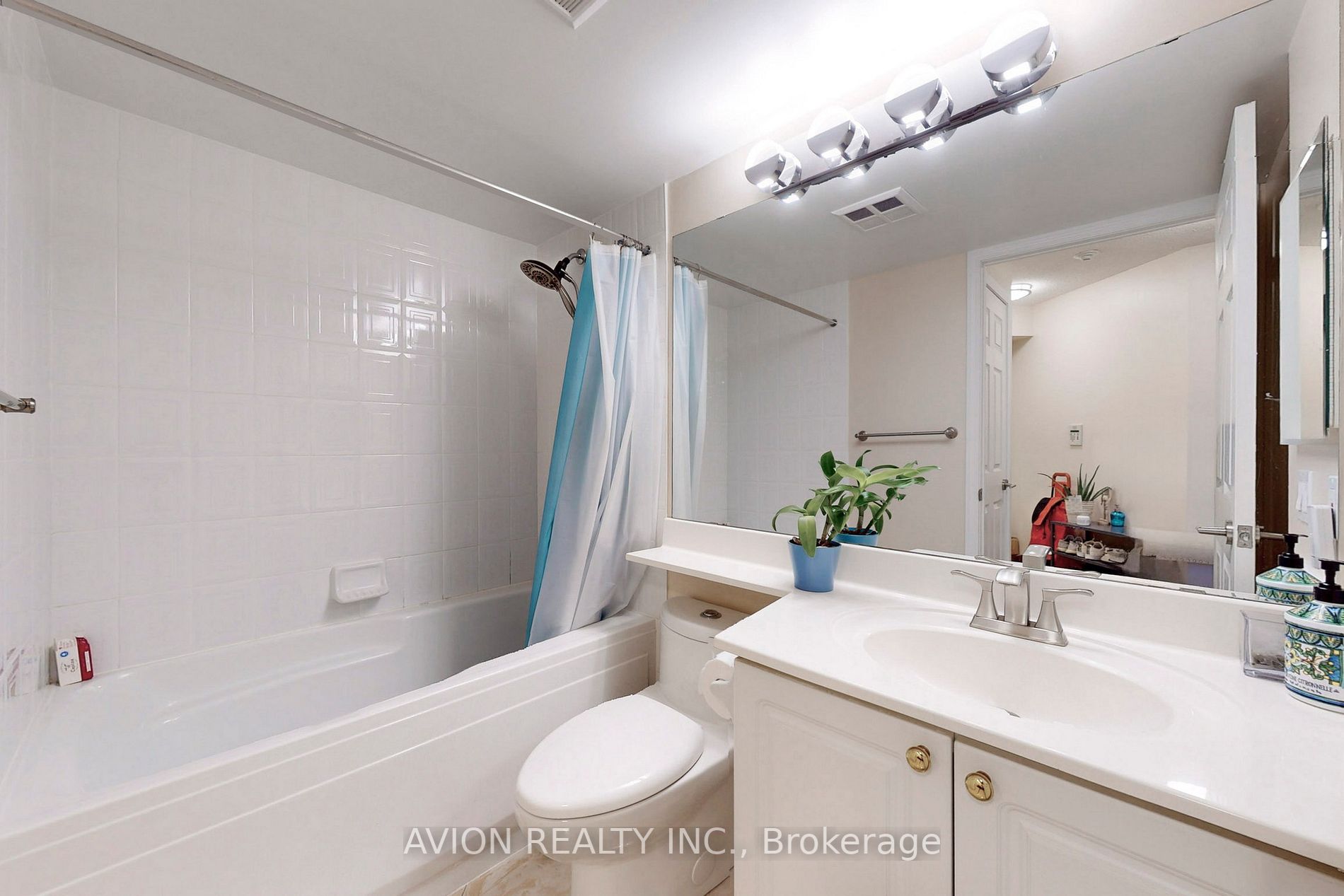 33 Empress Ave, #703
