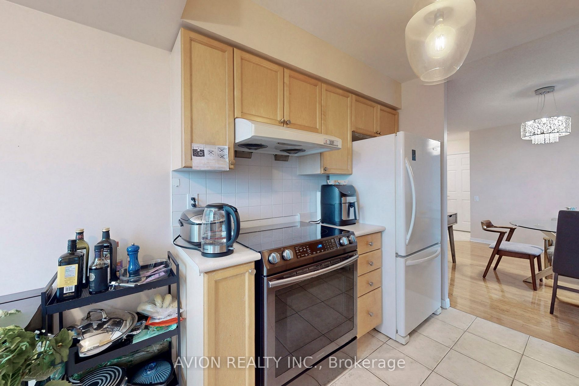 33 Empress Ave, #703