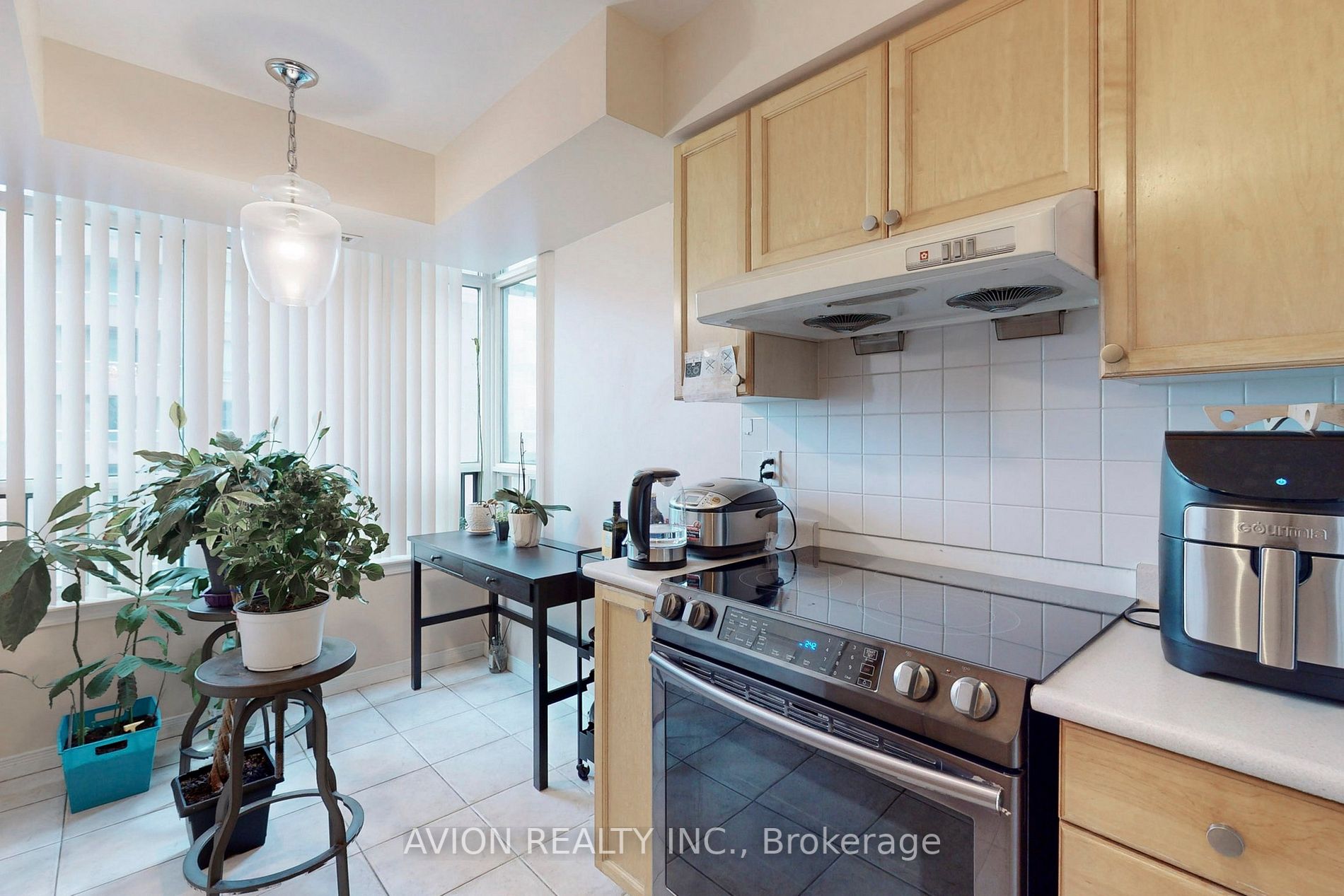 33 Empress Ave, #703