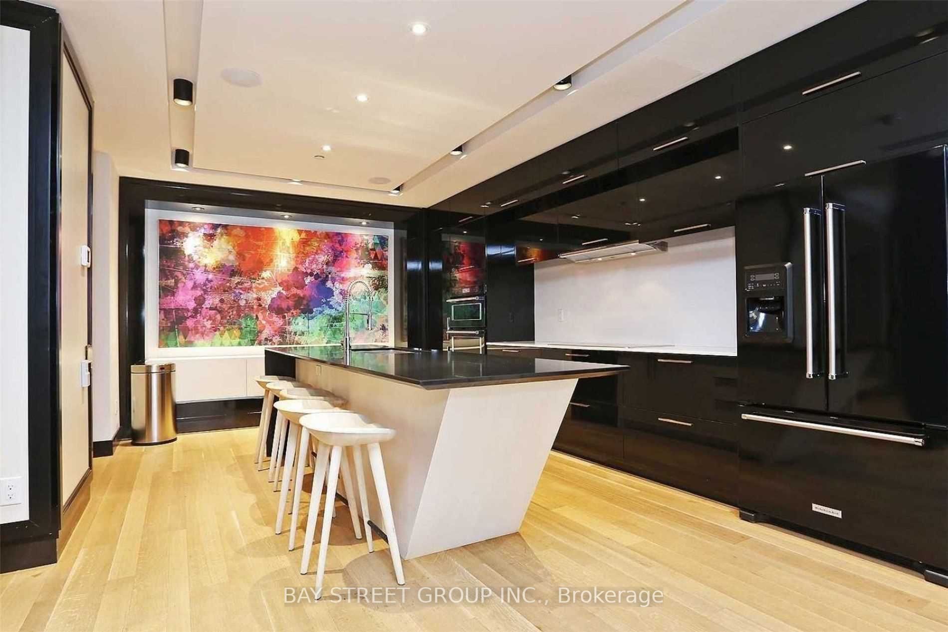 30 Roehampton Ave, #1102