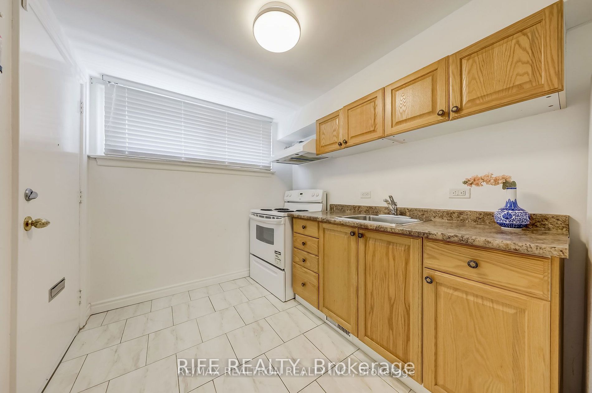 387 Willowdale Ave