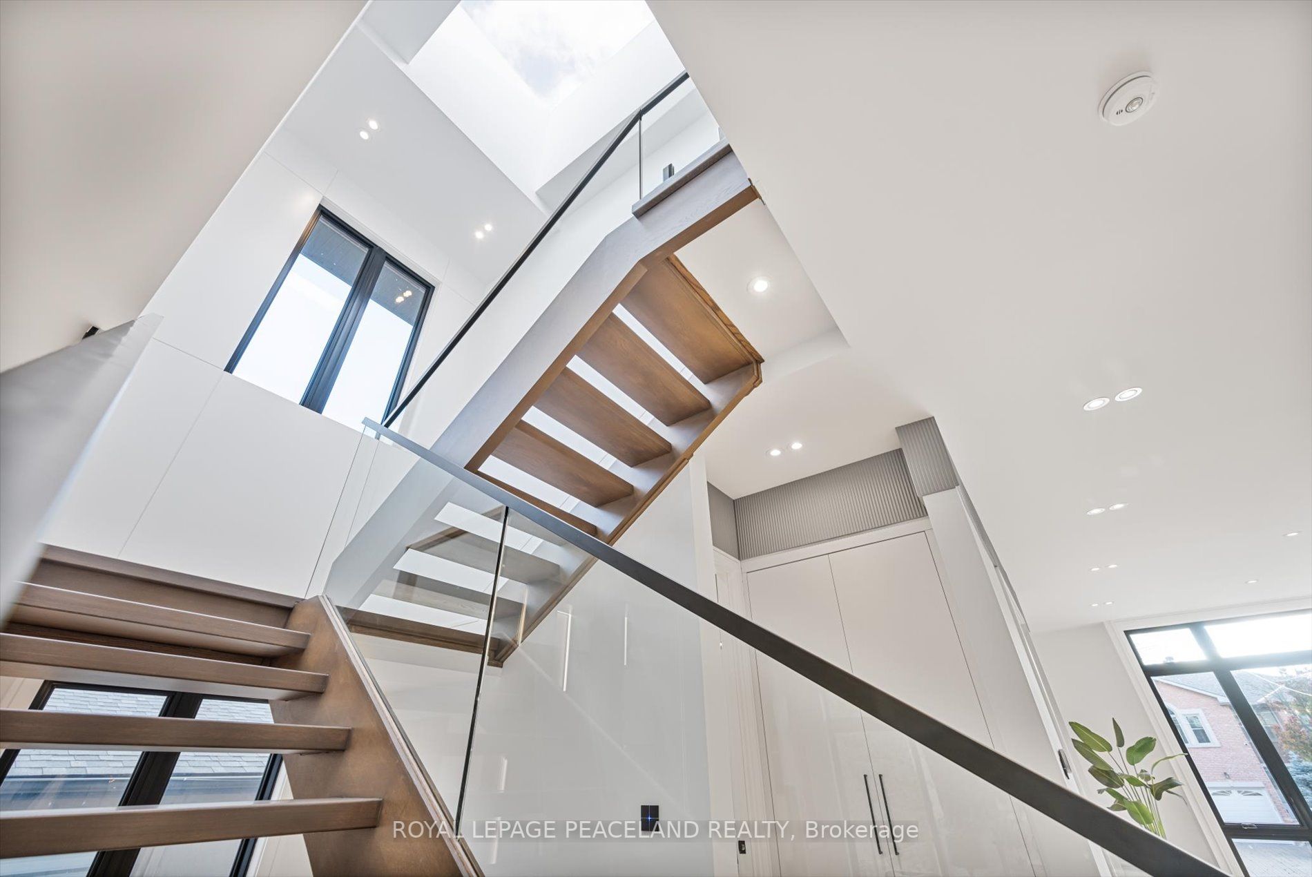 140 Holmes Ave