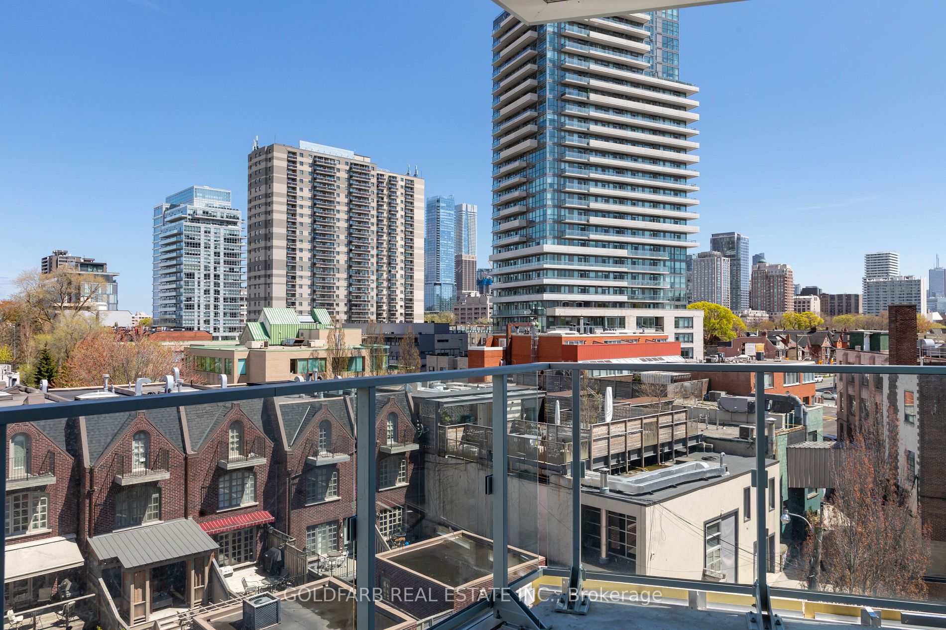 346 Davenport Rd, #404