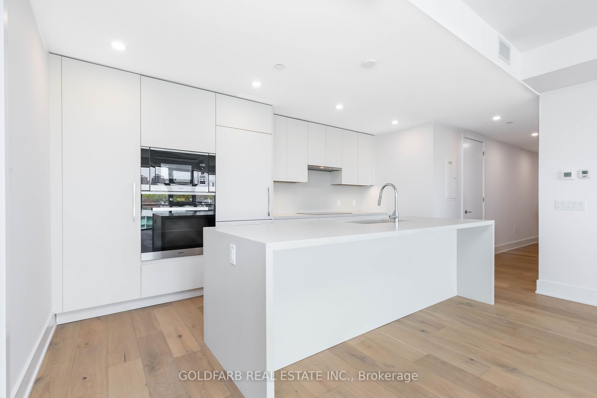 346 Davenport Rd, #404