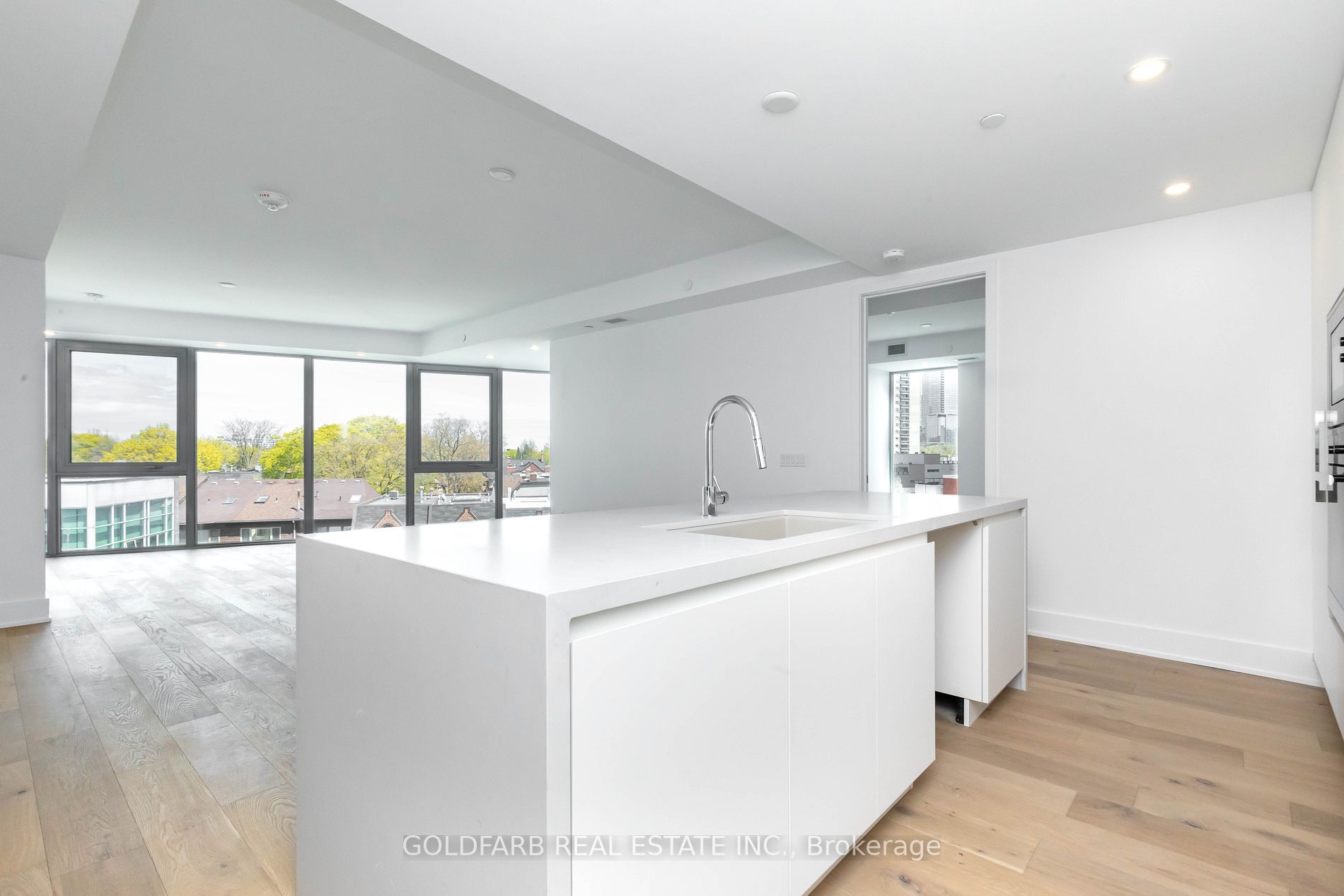 346 Davenport Rd, #404