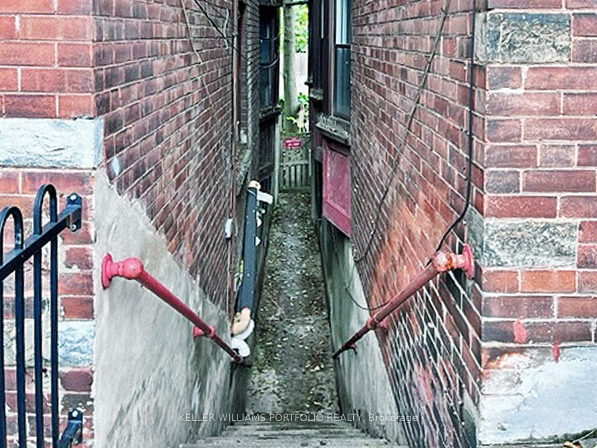 287 Ossington Ave