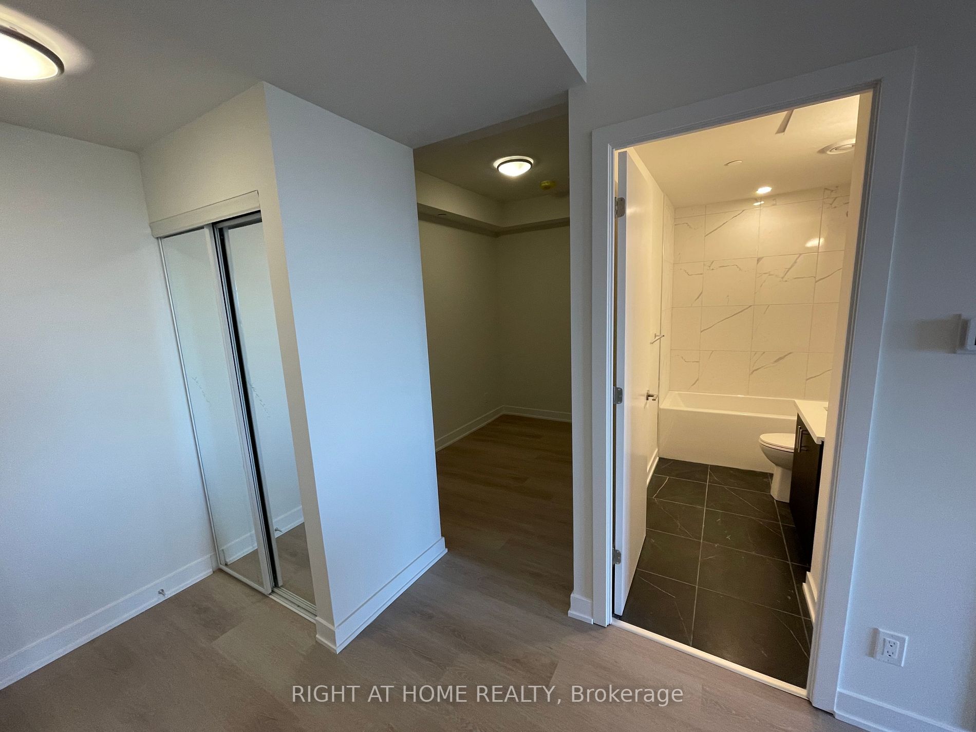 15 Ellerslie Ave, #807