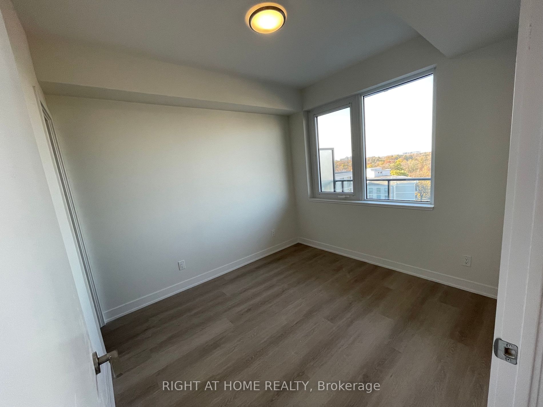 15 Ellerslie Ave, #807
