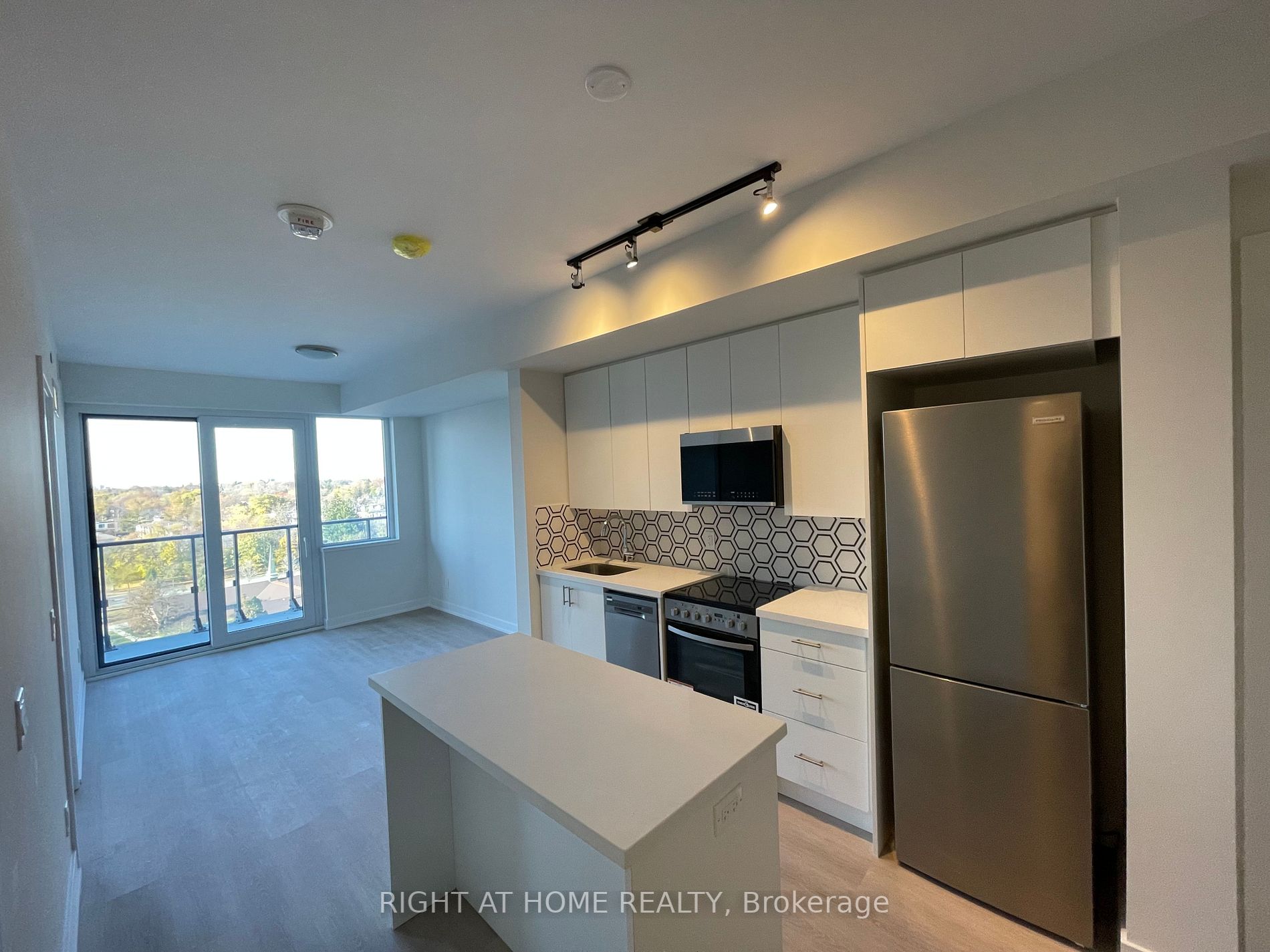 15 Ellerslie Ave, #807