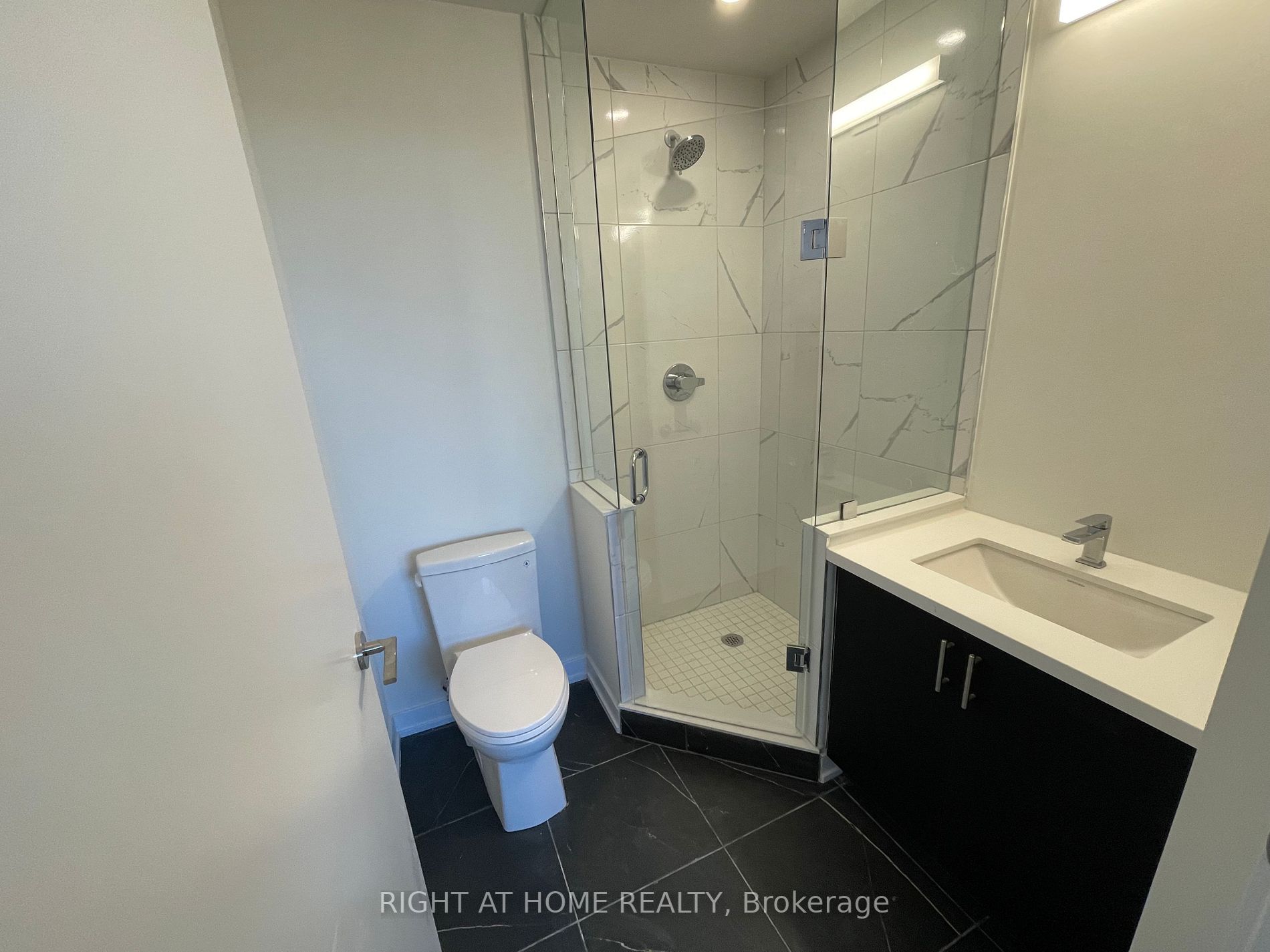 15 Ellerslie Ave, #807