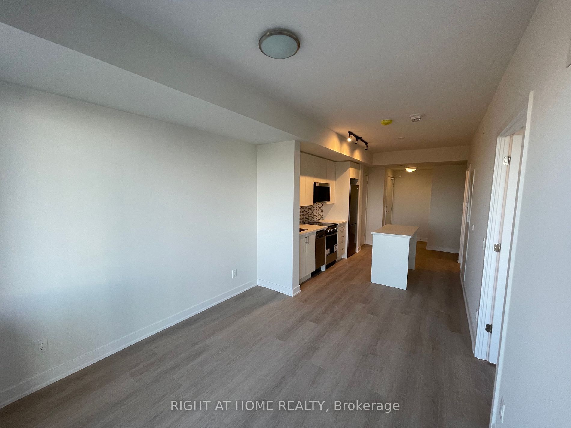 15 Ellerslie Ave, #807