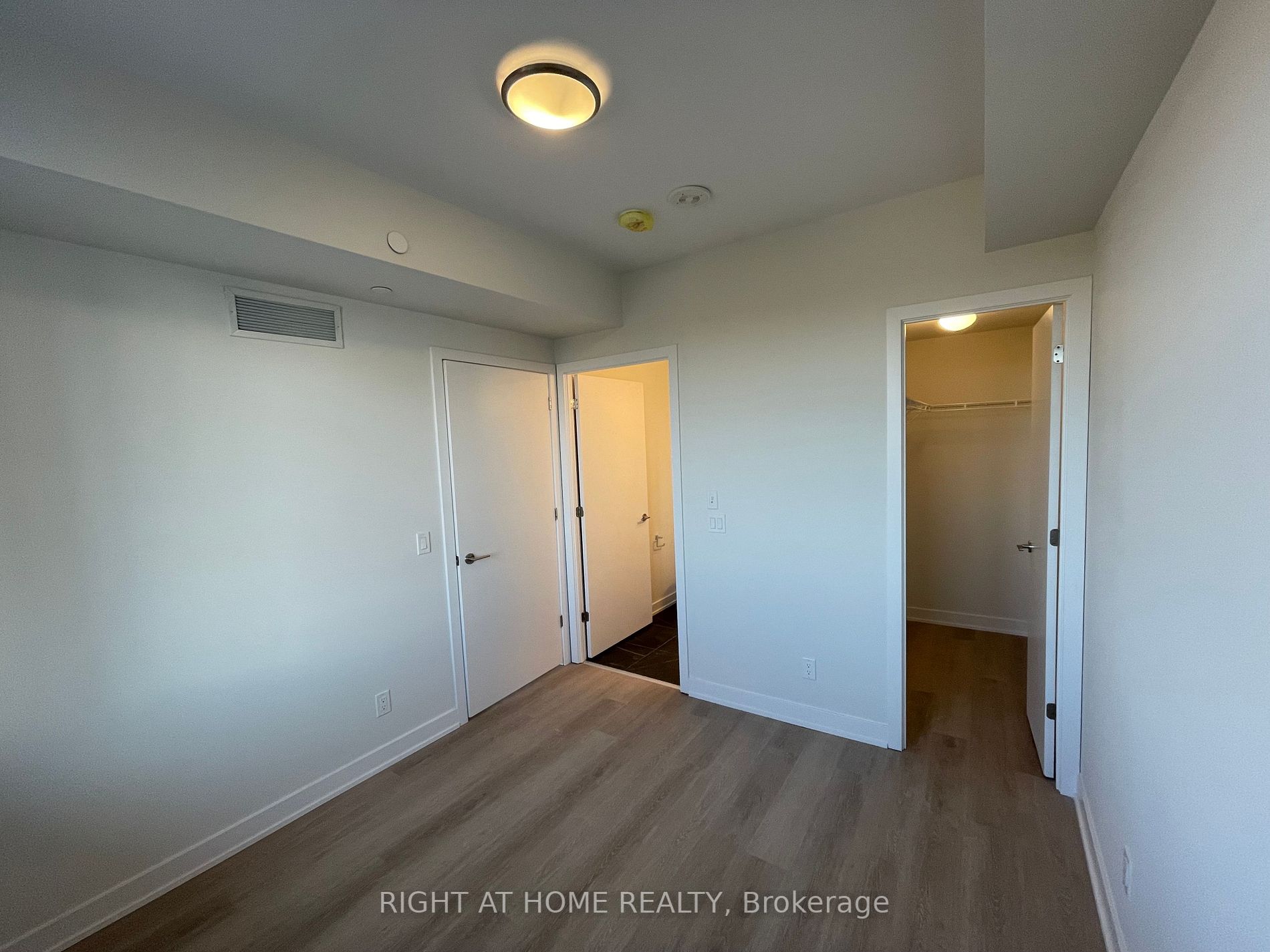 15 Ellerslie Ave, #807