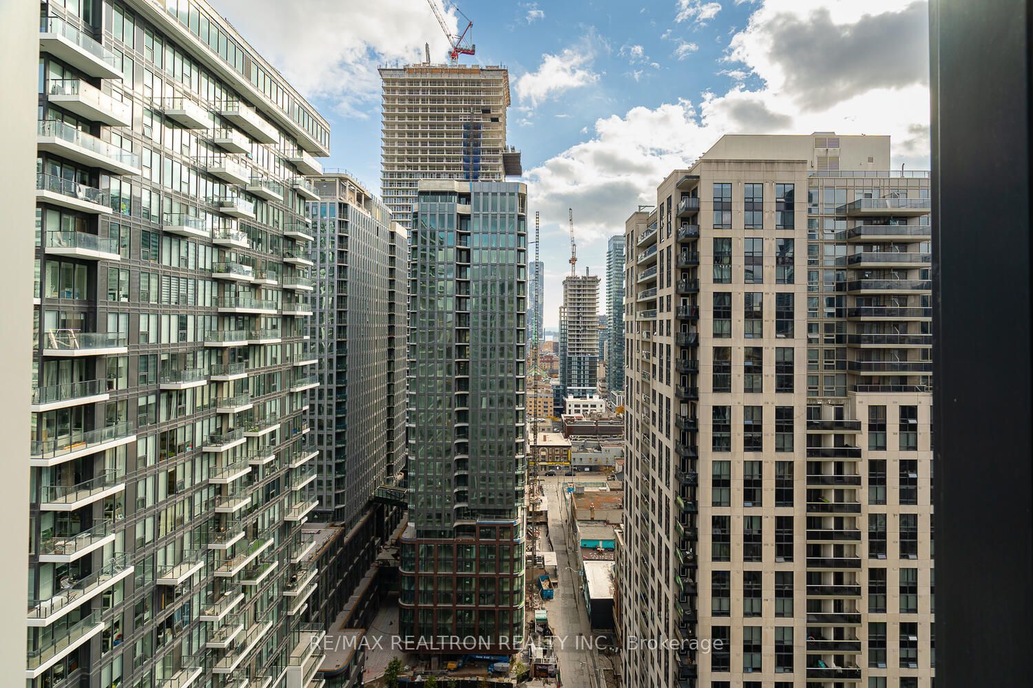 68 Shuter St, #2305