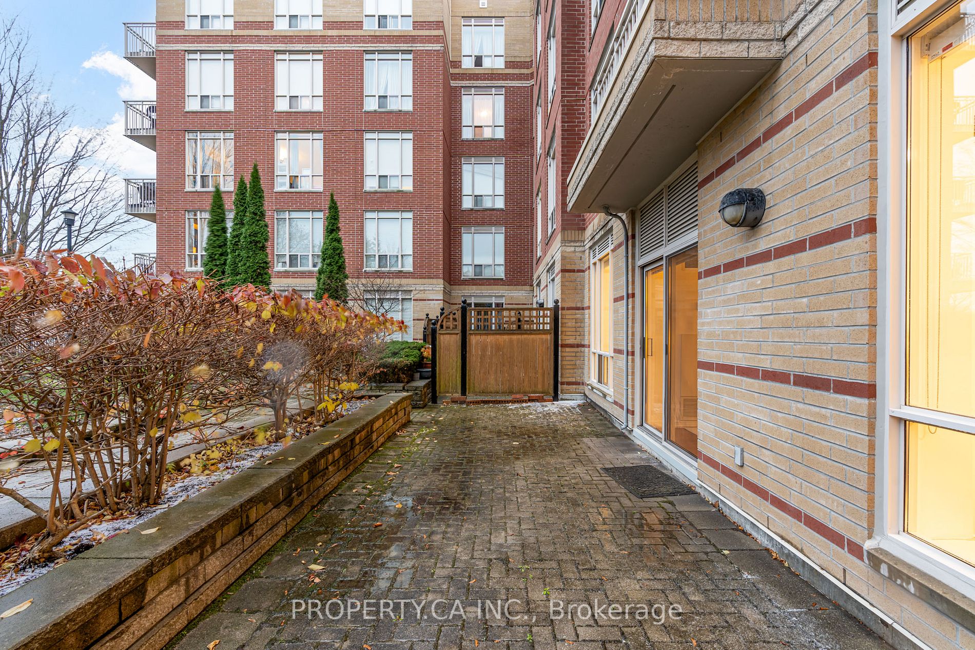 481 Rosewell Ave, #114