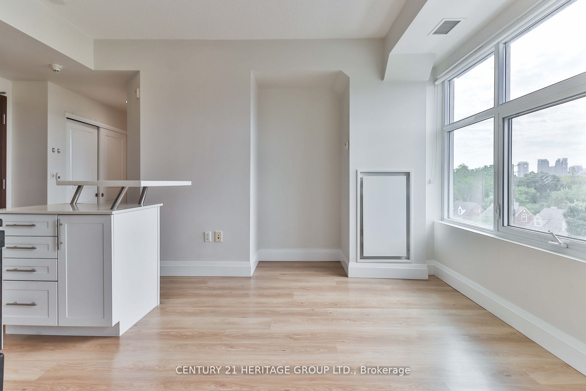 222 Finch Ave W, #410