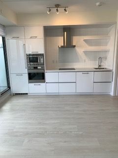 2221 Yonge St, #3201